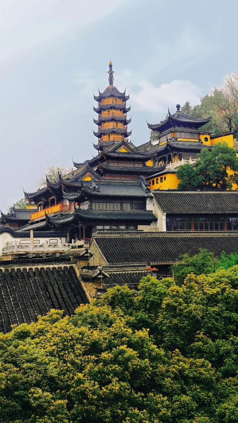 现实中的金山寺在哪？白蛇传里的金山寺是真实存在的吗？