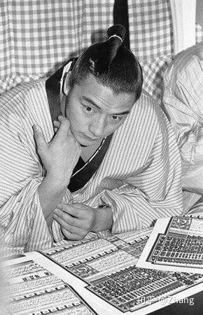 武藏丸光洋：一位传奇横纲的奋斗史