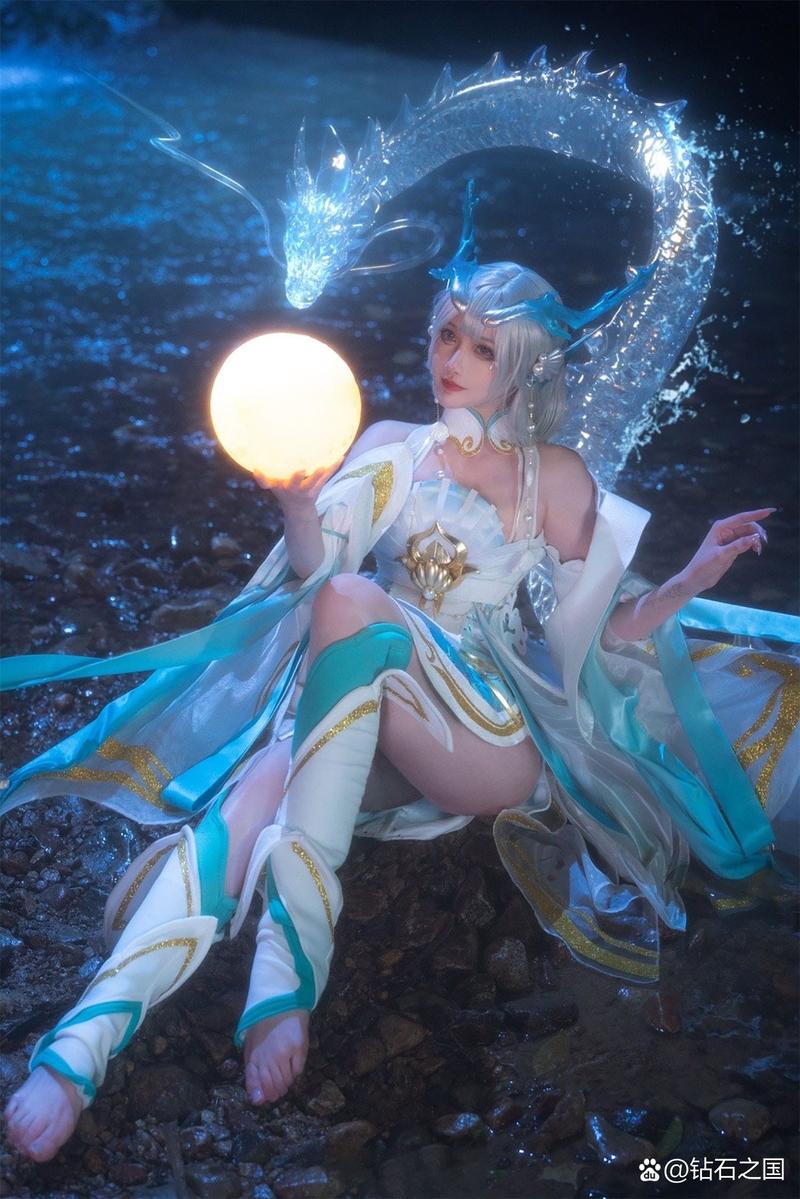下限妹子cosplay：突破次元壁的视觉冲击