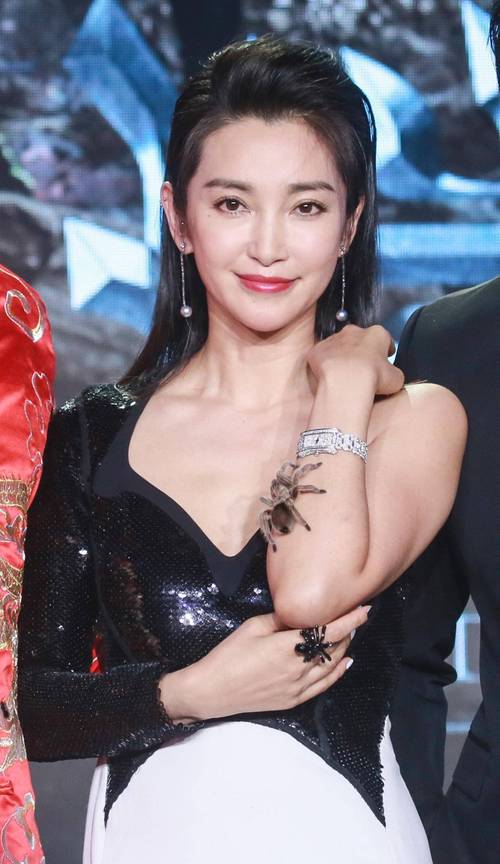 李冰冰生化危机好看吗？看完这篇影评你就知道了！