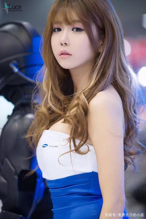 许允美大胆写真尺度惊人，完美身材令人惊艳