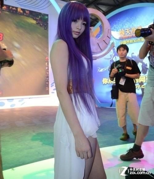 从雅典娜到模特：李玲的演艺之路与人生选择