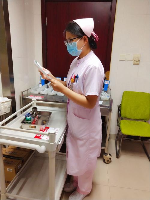 深圳女护士的日常：守护生命背后的故事