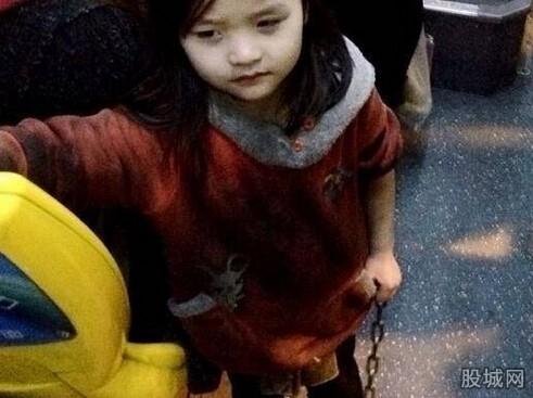 女孩手拿铁链乘公交后公交司机回应，应对措施！