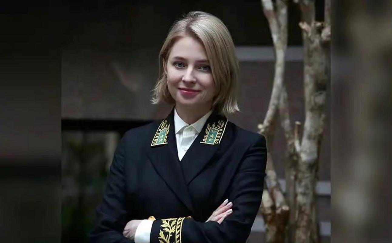 克里米亚女检察官影响力多大？(从颜值到正义感的深层意义探讨)