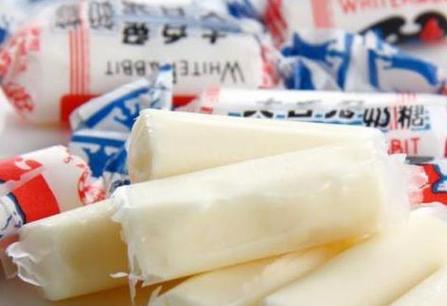 透明纸包裹奶糖有害吗？家长必看儿童误食防护指南！