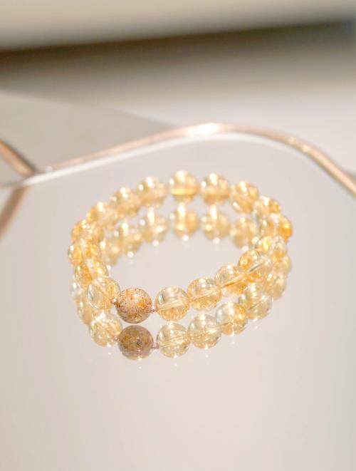 金色小晶体美容效果是真的吗？对比测评让你看清楚！