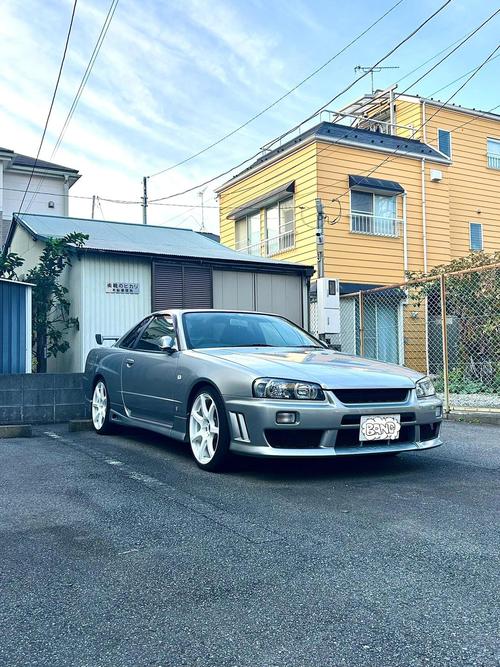 尼桑天际线性能怎么样？(实测揭秘3个关键亮点与缺点)