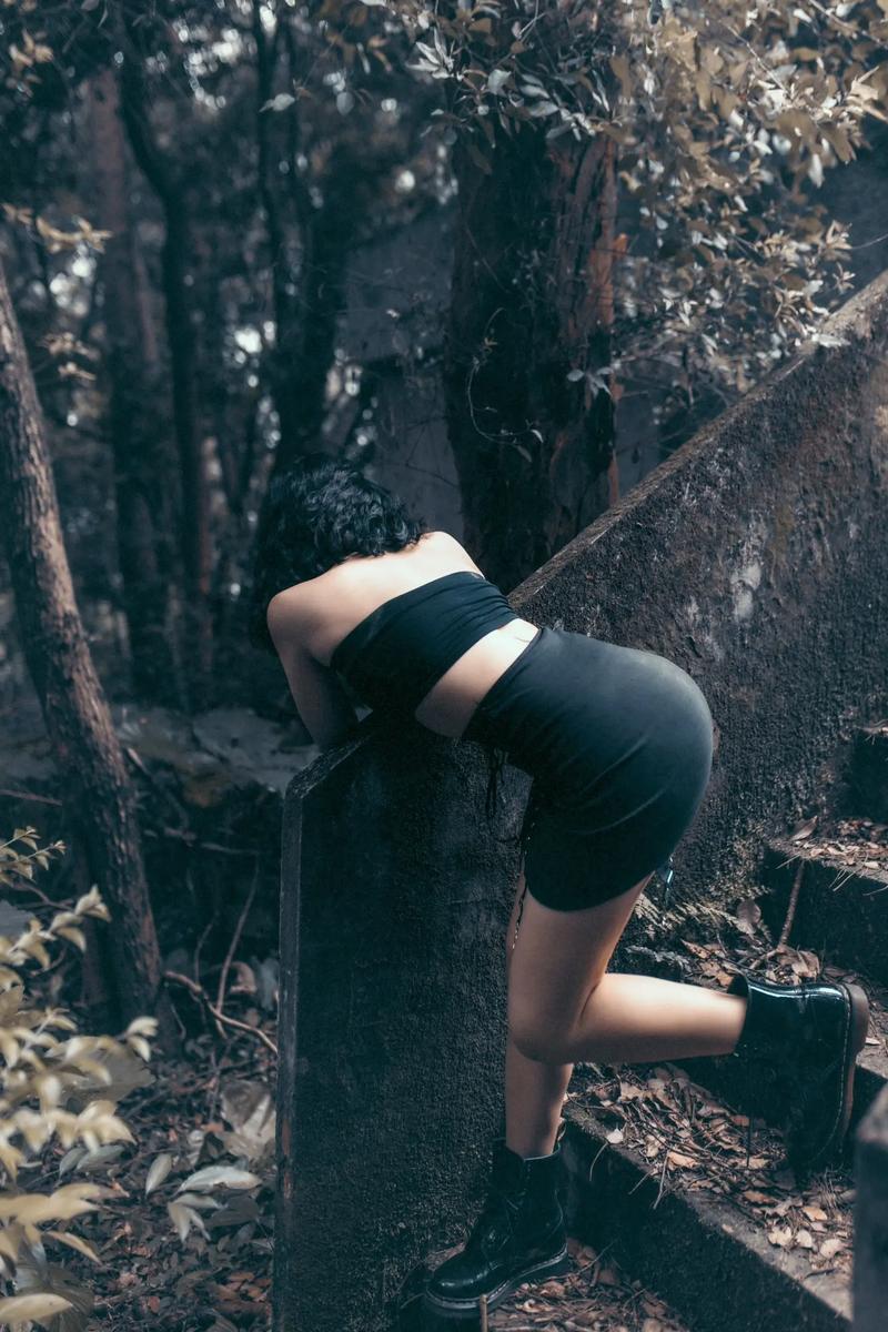 废墟的肖像有何意义?探索背后隐藏故事与象征!