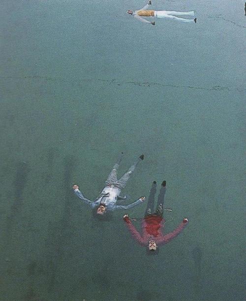 漂浮的残骸从何而来？真相远比想象更揪心