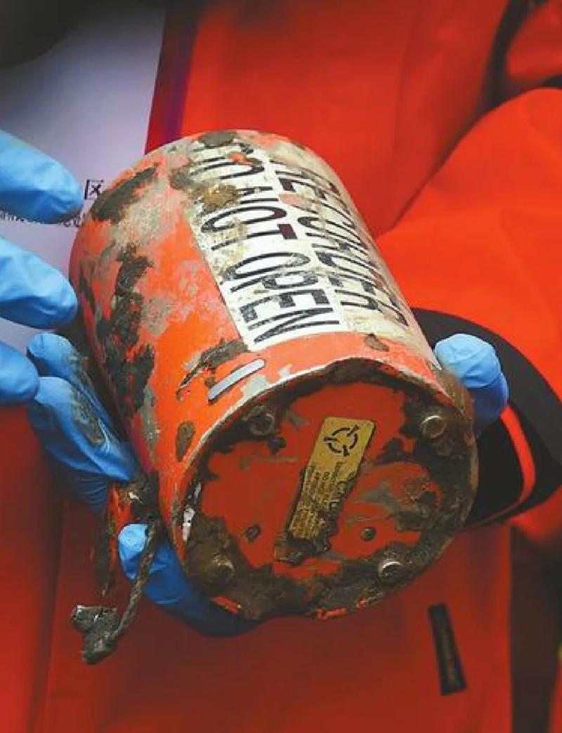 黑匣子什么颜色争议多？专家来解谜关键细节快看！