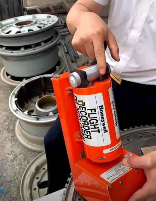 黑匣子什么颜色争议多？专家来解谜关键细节快看！