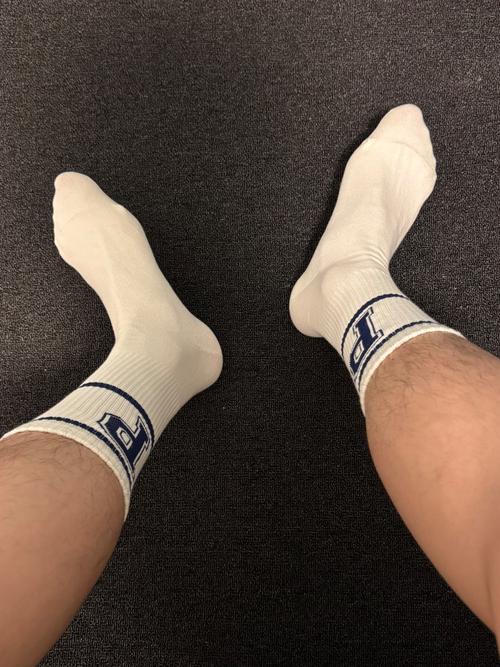 怎么制作白袜子男孩？简单5步教程轻松上手！