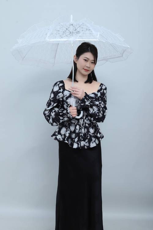 人体模特露露收费贵不贵?真实价格和影响因素解析