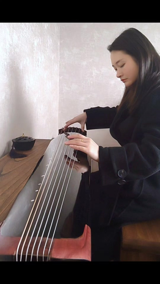 古琴余韵娑娜演奏片段 听完这首曲子真的超动情
