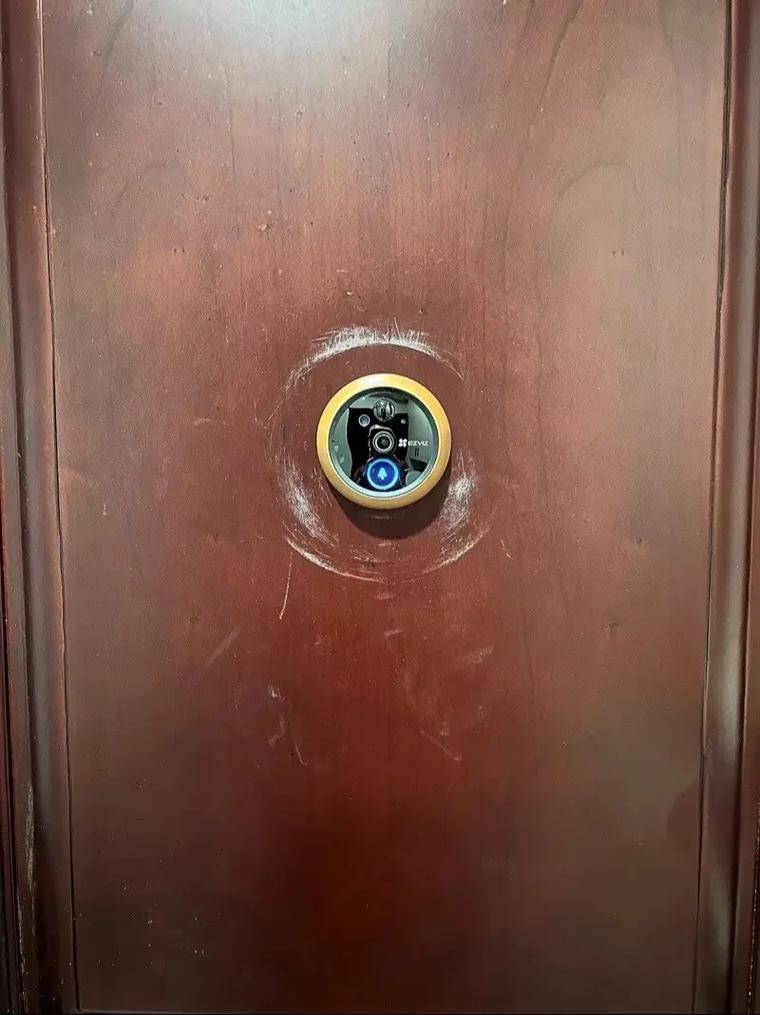 房门猫眼从外面看得到里面吗(家庭防盗必知关键点)