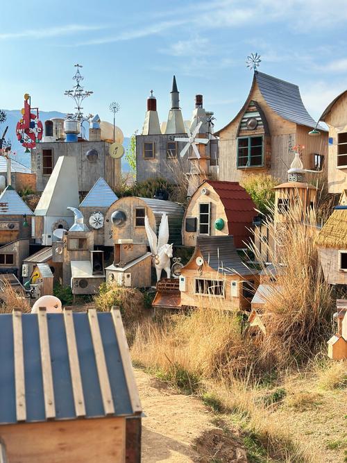 想看裂谷中的房子官方网站?这里有最新的网站链接分享!