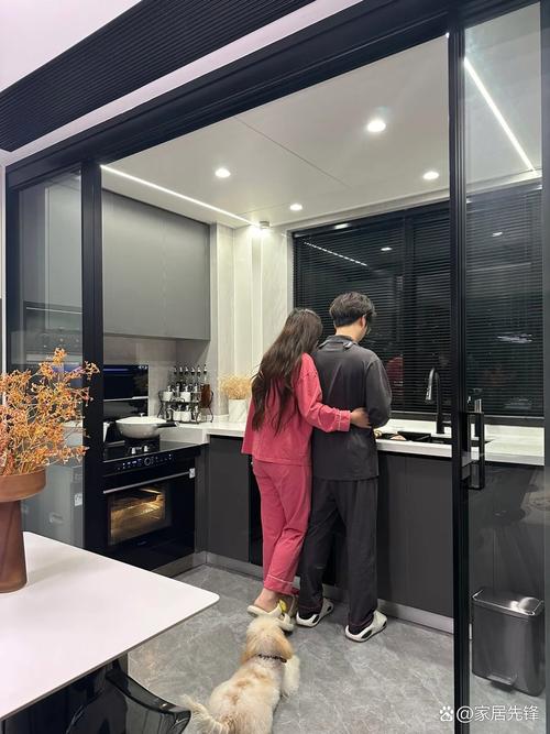 现实中有1男N女的家庭吗？揭秘这种关系维持的秘密！