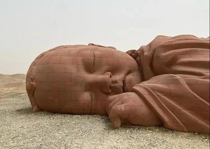 复生塑像到底讲了什么故事？看完这个背景你就全明白了