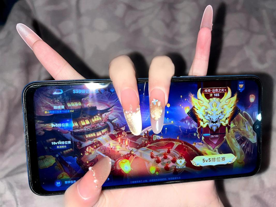 最近超火的美甲小游戏(在线玩超解压快试试)