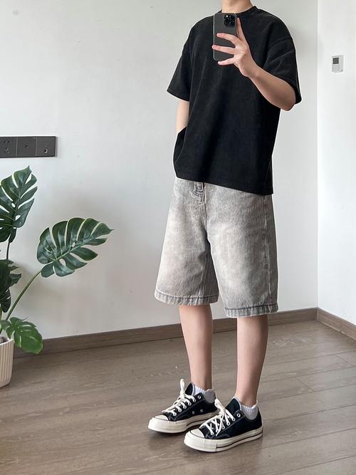 挑选灰布短裤要注意什么？纯棉和亚麻材质对比分析