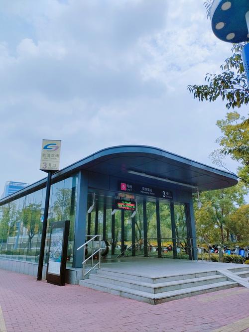 地轨中心附近有什么好玩的？本地人私藏的周边吃喝玩乐攻略！