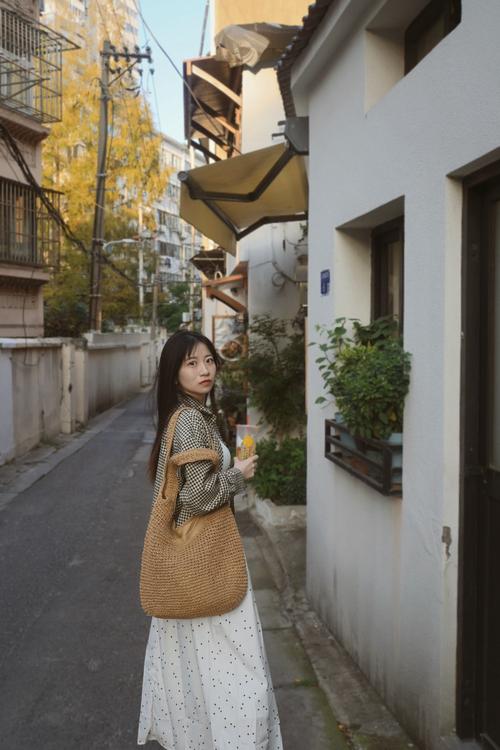 怎么才能拍出空巷子的意境？摄影师分享四个取景技巧！（22字）