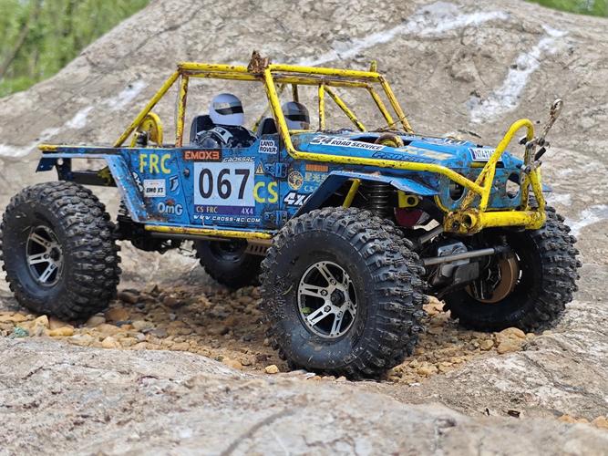 驾驶雨林战车是什么体验？感受丛林越野的刺激和挑战！