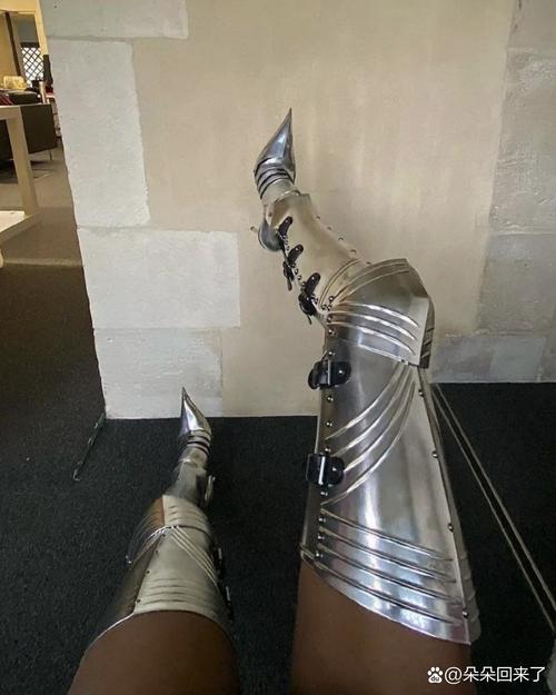 铁靴烈酒是什么风格的音乐？推荐几首必听的同类型歌曲。