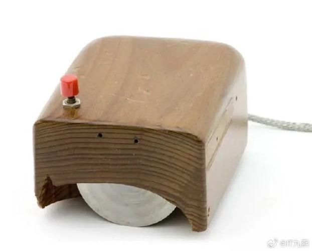 世界上第一个鼠标外壳用什么做的？木头材料解析涨知识