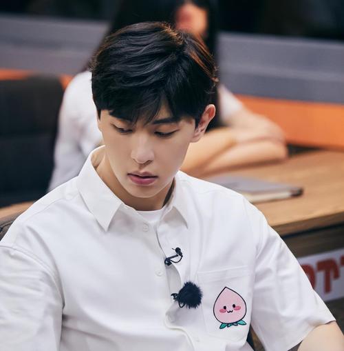 邓伦胆小名场面回顾？看他被吓到尖叫的瞬间太真实！