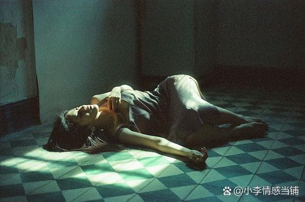 探秘《阁楼里的睡美人》最新版本：融合幻想与现实的交汇点