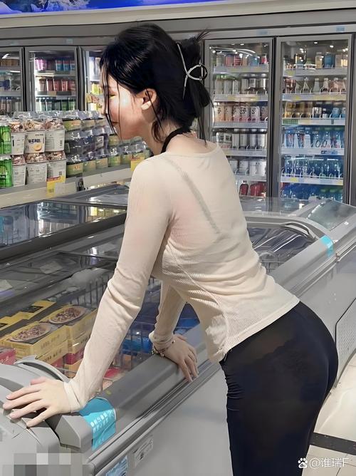 探索《超市的漂亮姐姐游戏官网》的独特魅力与市场潜力