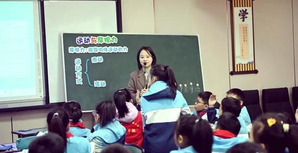 深入探索《那位新老师》的独特魅力与玩家体验