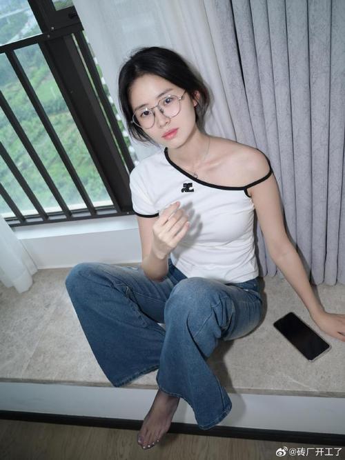 和巨乳眼镜女宅友的杏爱爽爆了最新版本实用教程