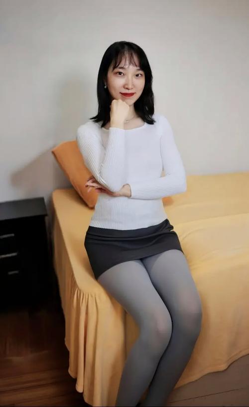 隔壁的美艳人妻：绅士游戏中的情感与心理分析