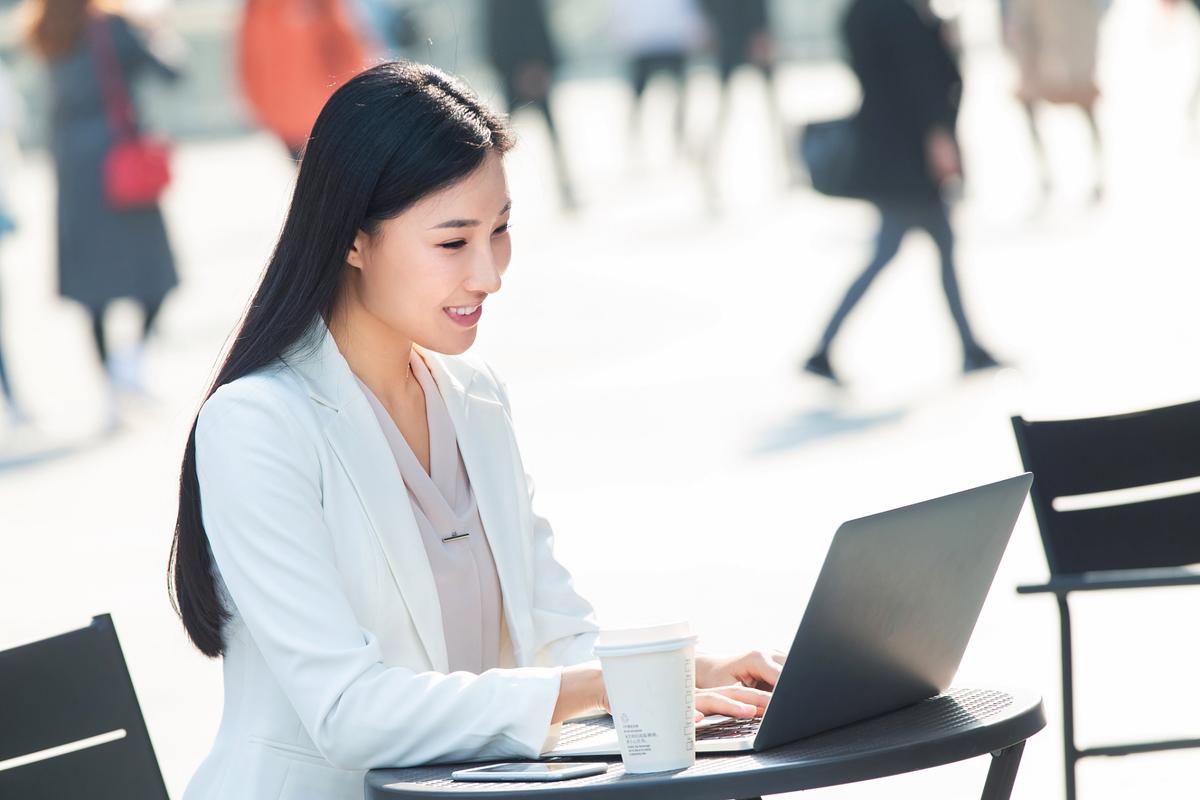 寻找“公司的女孩”：下载的途径与深度分析