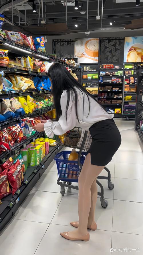 超市的漂亮姐姐：从游戏角色到玩家心理的深入分析