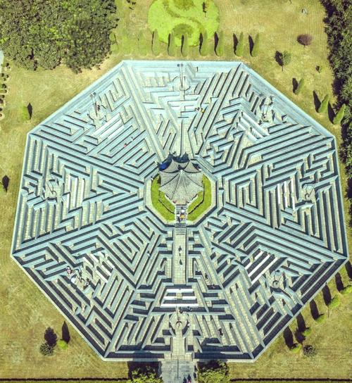 深入探讨《迷宫街的格蕾丝》安卓汉化版的魅力与挑战