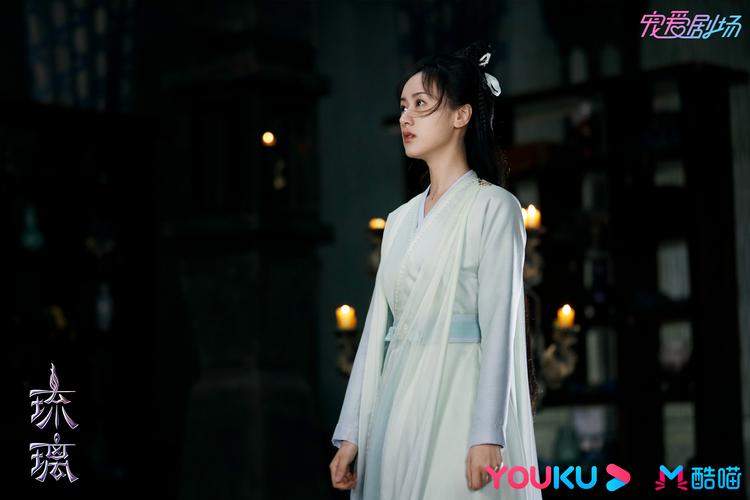 深入探讨《大小姐琉璃子的暑假狂欢精翻汉化版》的魅力与市场潜力